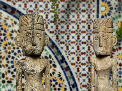 ...a delle statuette indonesiane...